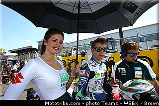sbk_pit_babe_006_angleterre_donington_park_2013.jpg
