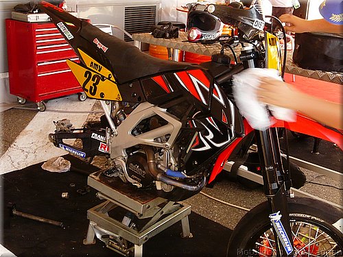 supermotard-alphuez2008-paddock_057.JPG