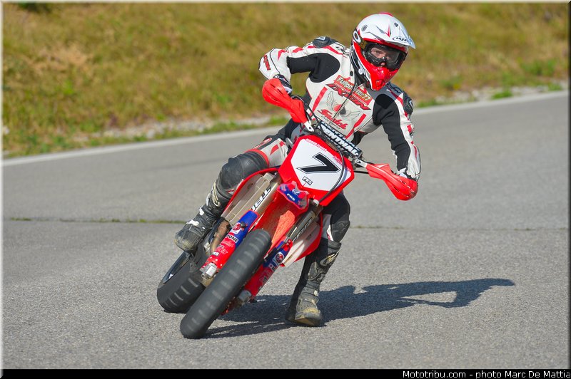 prestige_0007_001_supermotard_2012_alpe_huez