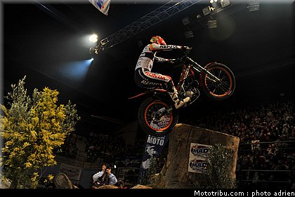 fujinami_21_trial_indoor_marseille_2010.JPG