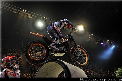 fujinami_22_trial_indoor_marseille_2010.JPG