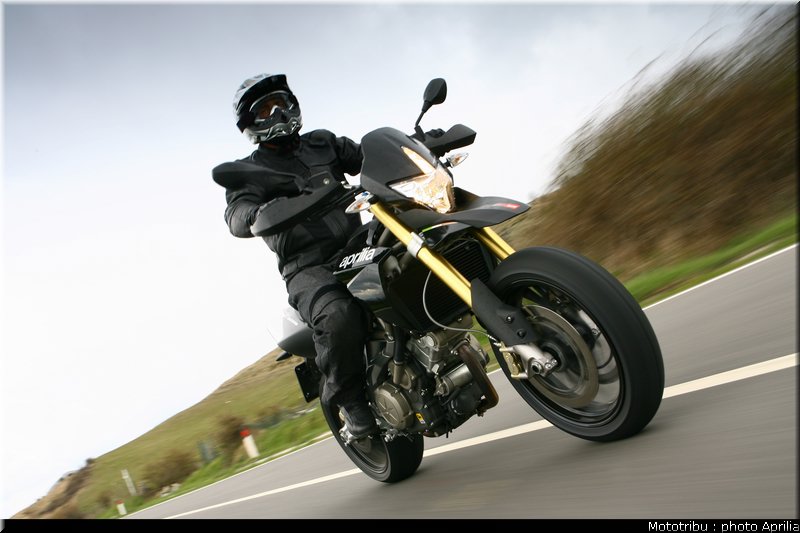 aprilia_dorsoduro_2008_003