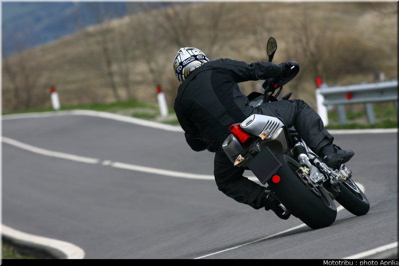 aprilia_dorsoduro_2008_004