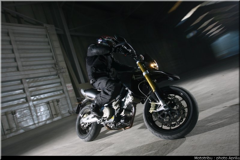 aprilia_dorsoduro_2008_007