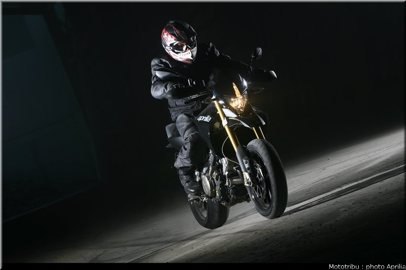 aprilia_dorsoduro_2008_008