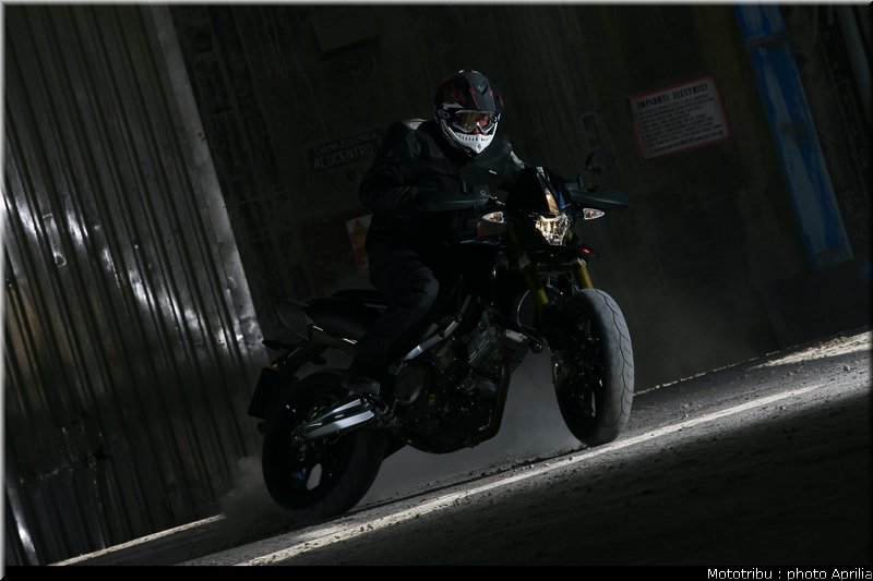 aprilia_dorsoduro_2008_009