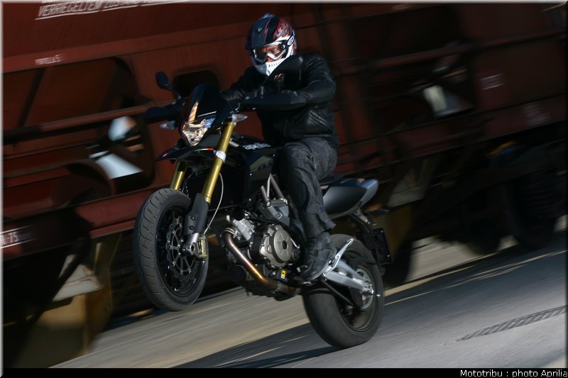 aprilia_dorsoduro_2008_011