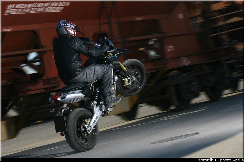 aprilia_dorsoduro_2008_012