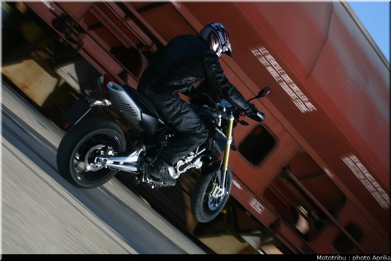 aprilia_dorsoduro_2008_013