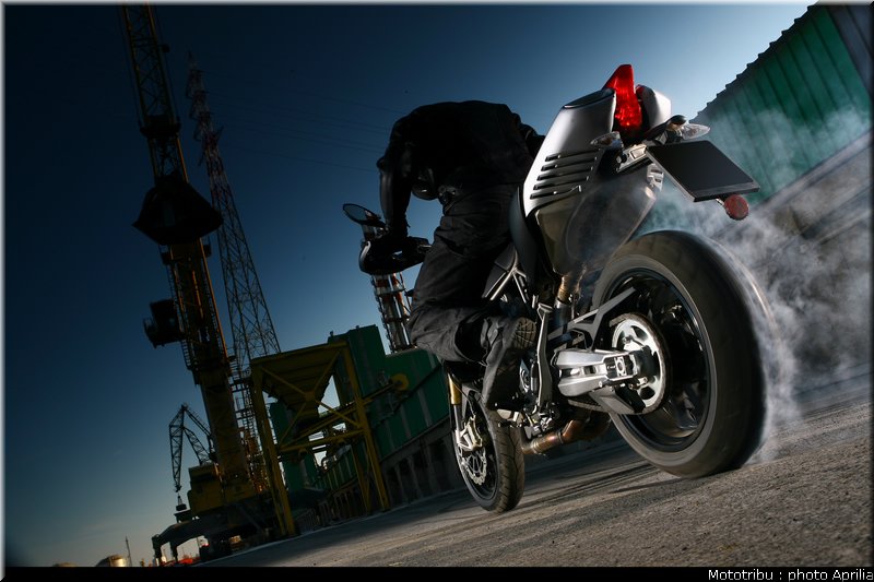 aprilia_dorsoduro_2008_018