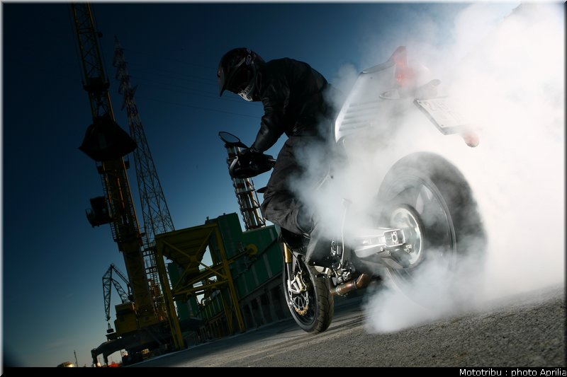 aprilia_dorsoduro_2008_019