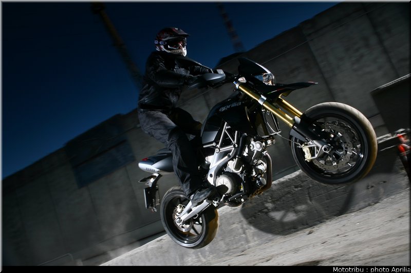 aprilia_dorsoduro_2008_020