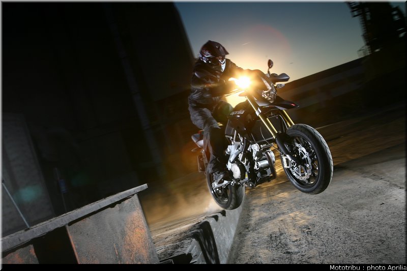 aprilia_dorsoduro_2008_021