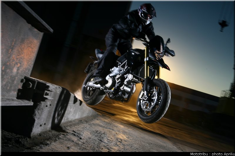 aprilia_dorsoduro_2008_022
