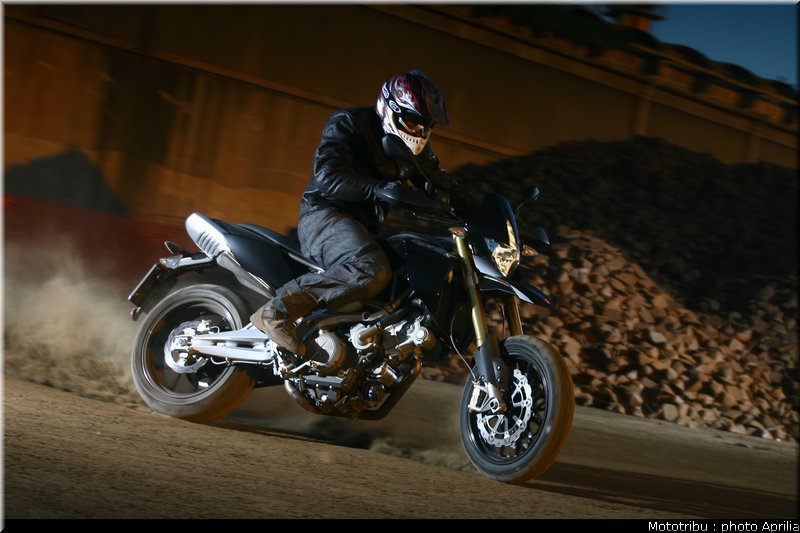 aprilia_dorsoduro_2008_023