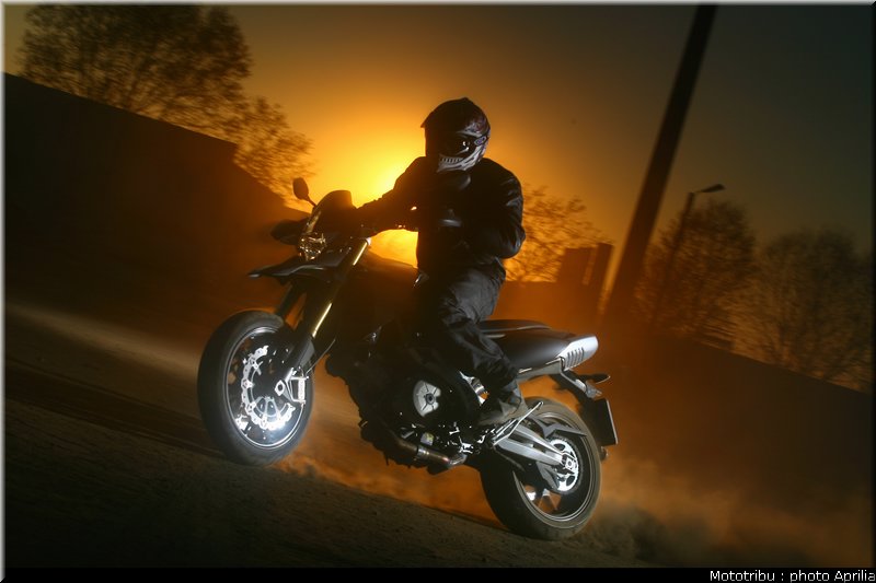 aprilia_dorsoduro_2008_024