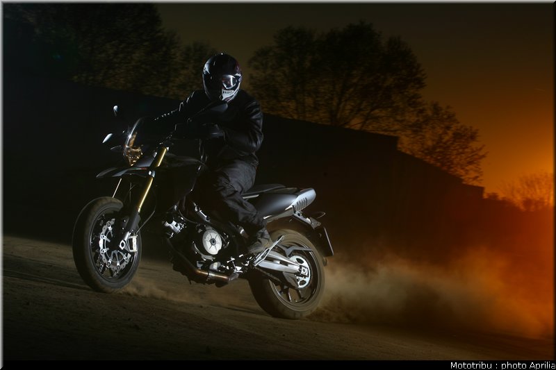 aprilia_dorsoduro_2008_025