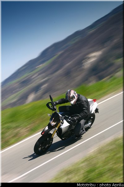 aprilia_dorsoduro_2008_027