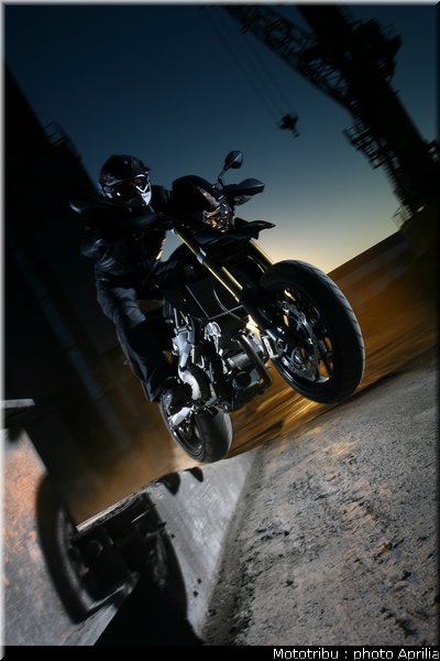aprilia_dorsoduro_2008_030