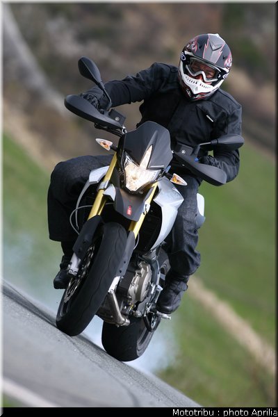 aprilia_dorsoduro_2008_032