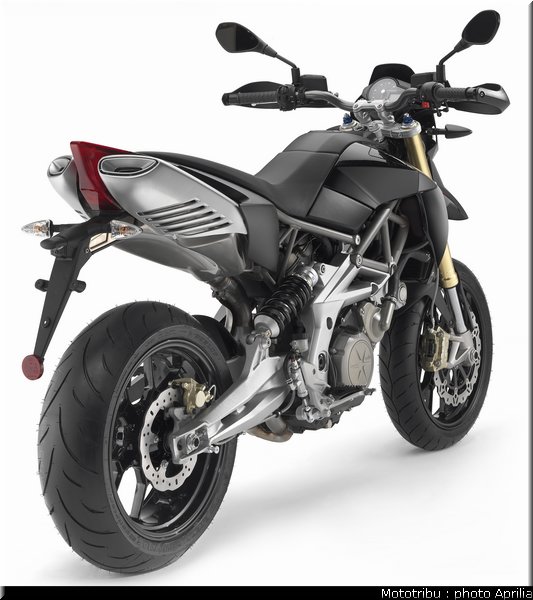 aprilia_dorsoduro_2008_037