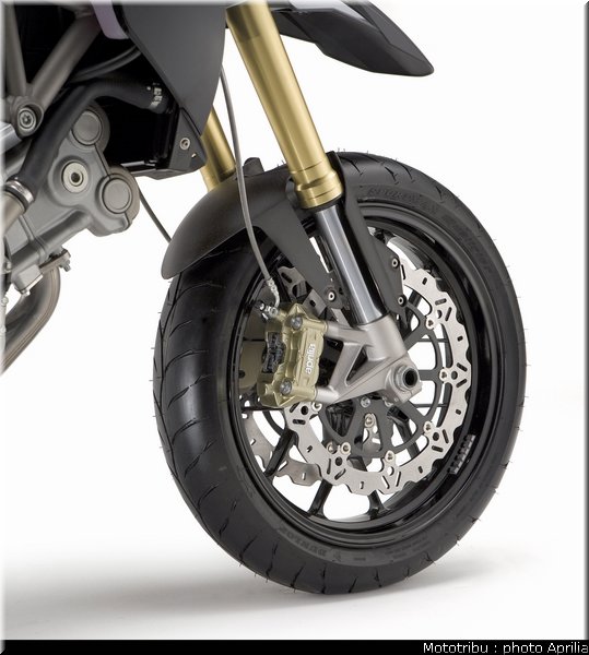 aprilia_dorsoduro_2008_046