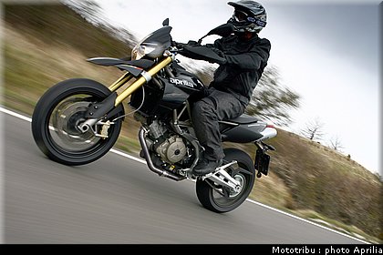 aprilia_dorsoduro_2008_005.jpg