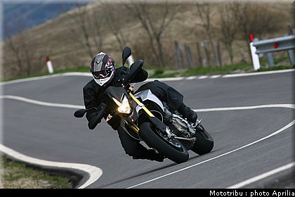 aprilia_dorsoduro_2008_006.jpg