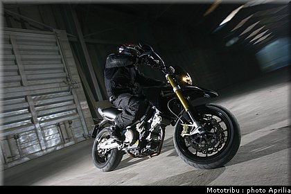 aprilia_dorsoduro_2008_007.jpg