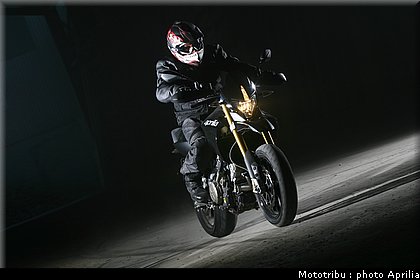 aprilia_dorsoduro_2008_008.jpg