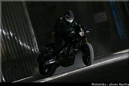 aprilia_dorsoduro_2008_009.jpg