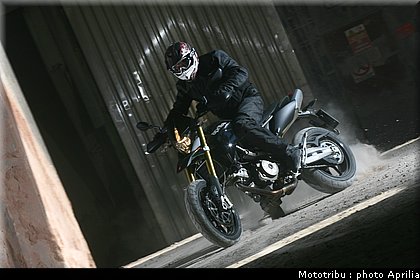 aprilia_dorsoduro_2008_010.jpg