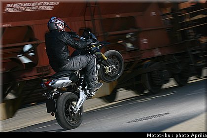 aprilia_dorsoduro_2008_012.jpg