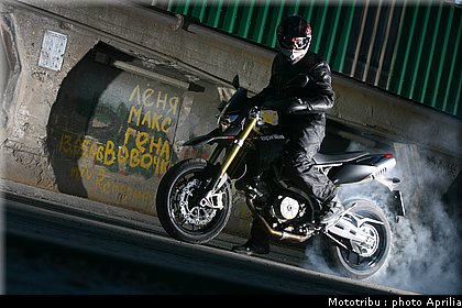 aprilia_dorsoduro_2008_016.jpg