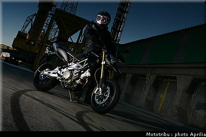 aprilia_dorsoduro_2008_017.jpg
