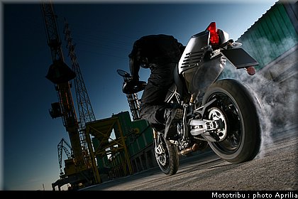 aprilia_dorsoduro_2008_018.jpg