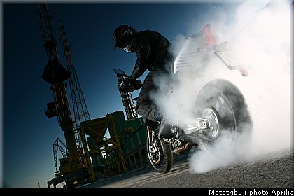 aprilia_dorsoduro_2008_019.jpg