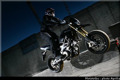 aprilia_dorsoduro_2008_020.jpg
