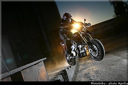 aprilia_dorsoduro_2008_021.jpg