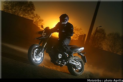 aprilia_dorsoduro_2008_024.jpg