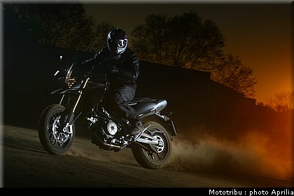 aprilia_dorsoduro_2008_025.jpg