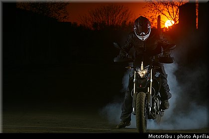 aprilia_dorsoduro_2008_026.jpg