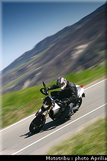 aprilia_dorsoduro_2008_027.jpg