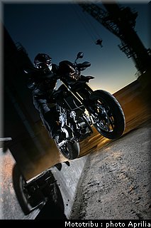 aprilia_dorsoduro_2008_030.jpg