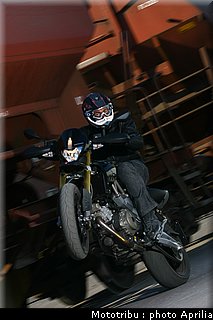 aprilia_dorsoduro_2008_031.jpg