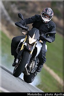 aprilia_dorsoduro_2008_032.jpg