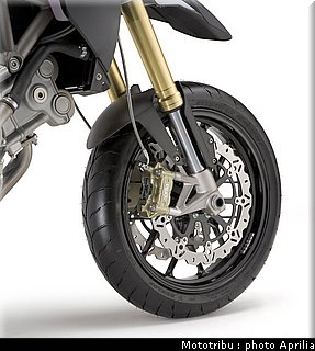 aprilia_dorsoduro_2008_046.jpg