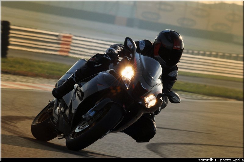 aprilia_rsv1000r_factory_2008_002
