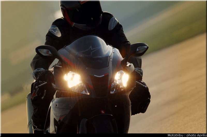aprilia_rsv1000r_factory_2008_004