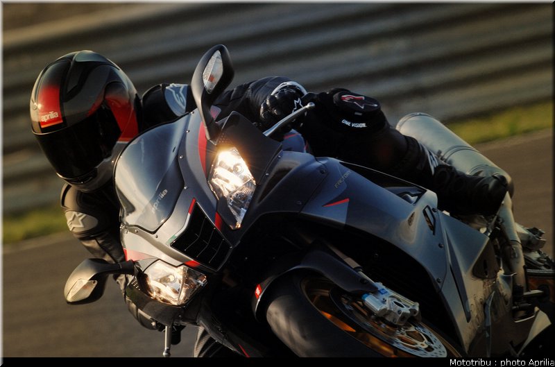 aprilia_rsv1000r_factory_2008_005